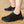 Zwarte ademende wandelschoenen voor dames op grindpad, lichtgewicht en comfortabel, ideaal voor buitenactiviteiten en dagelijks gebruik.