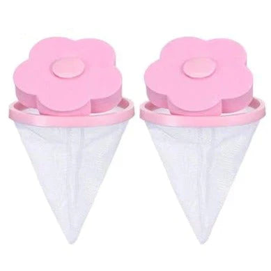 Twee roze wasmachine pluizenfilters in bloemvorm met wit net, ideaal voor het verwijderen van haren en pluizen tijdens het wassen.