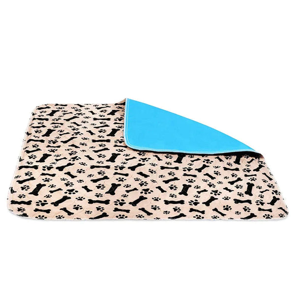 Hondendeken met pootafdruk- en botpatroon, beige met blauwe achterkant. Ideaal voor huisdieren, wasbaar en duurzaam. Perfect voor hondenmanden.