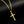 Gouden kruis ketting met gedetailleerd corpus, liggend op zwart lederen achtergrond. Perfecte religieuze sieraden voor mannen en vrouwen.