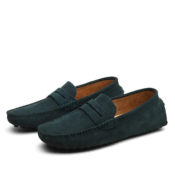 Donkergroene suède loafers voor heren, stijlvolle instappers met antislipzool, ideaal voor casual en formele gelegenheden.
