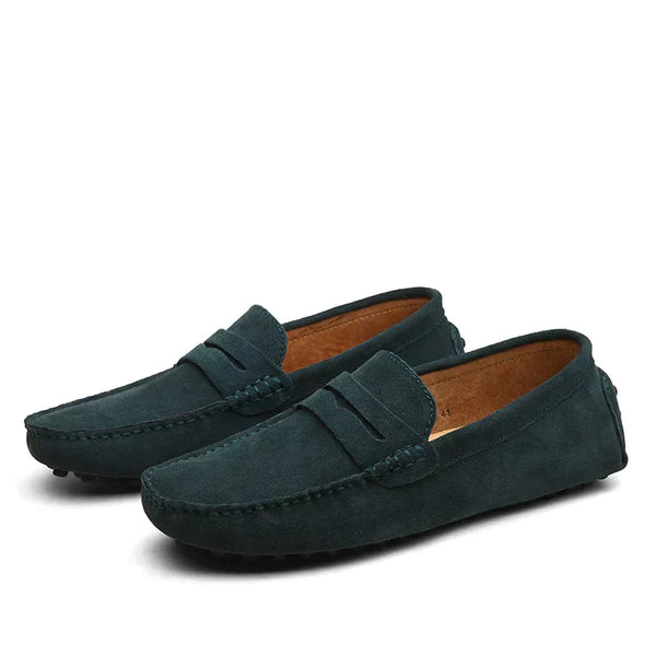 Donkergroene suède loafers voor heren, stijlvolle instappers met antislipzool, ideaal voor casual en formele gelegenheden.