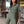 Vrouw in groene jumpsuit in modern café, met stijlvolle inrichting en houten vloer. Mode, trendy outfit, casual chique, dameskleding.