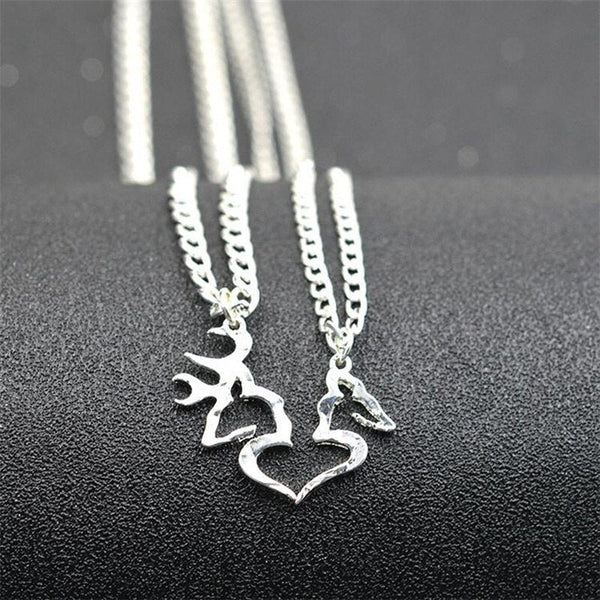 Zilveren ketting met hertengewei en hart hanger, elegante sieraden voor dames, perfect cadeau voor speciale gelegenheden, modieuze accessoires.