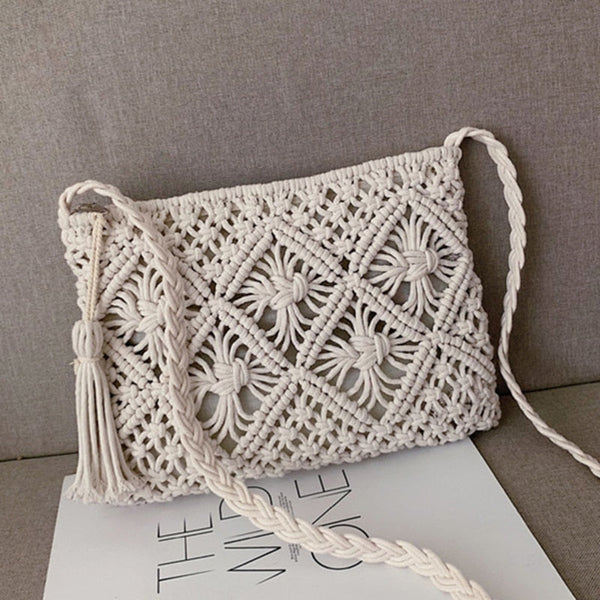 Macramé schoudertas met bloemenpatroon, handgemaakt van katoen, boho stijl, crèmekleurig, perfect voor zomerse outfits en casual gebruik.