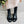 Zwarte leren veterlaarzen voor dames op stoeptegels, stijlvolle en modieuze schoenen, perfect voor herfst- en winteroutfits.