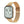 Gouden smartwatch met rechthoekig scherm, gezondheidsmonitoring, stappenteller, hartslagmeter en metalen band. Modern design, digitale wijzerplaat.