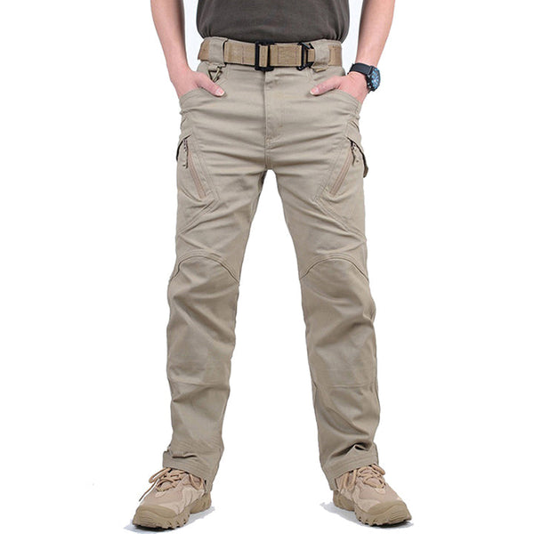 Beige tactische broek voor heren met meerdere zakken, duurzame stof, ideaal voor outdooractiviteiten. Comfortabele pasvorm, casual stijl.