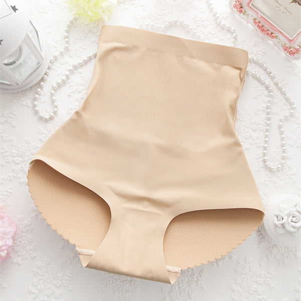 Naadloze beige corrigerende slip, hoge taille, buikcontrole, dames shapewear, comfortabele stof, perfecte pasvorm, onzichtbaar onder kleding.