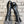 Zwarte leren veterlaarzen op stoeptegels, stijlvolle damesmode, trendy schoenen, casual outfit, herfst- en wintermode, comfortabele pasvorm.