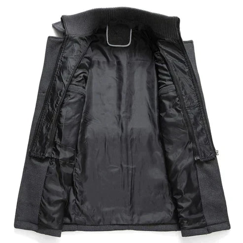 Grijze herenjas met open ritssluiting, gevoerd met zwarte stof. Ideaal voor wintermode, stijlvolle en warme buitenkleding.