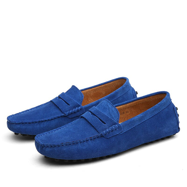 Blauwe suède loafers voor heren, stijlvolle instappers met rubberen noppenzool, ideaal voor casual en formele gelegenheden. Comfortabele pasvorm.