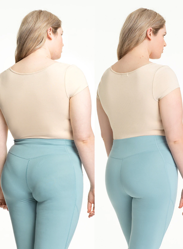 Beige shapewear top en blauwe leggings voor dames, zijaanzicht. Comfortabele, naadloze pasvorm. Ideaal voor dagelijks gebruik en sport.