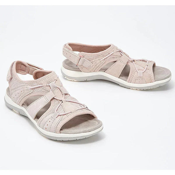 Lichtroze dames sandalen met open teen, klittenbandsluiting en comfortabele zool. Perfect voor zomerse wandelingen en casual outfits.
