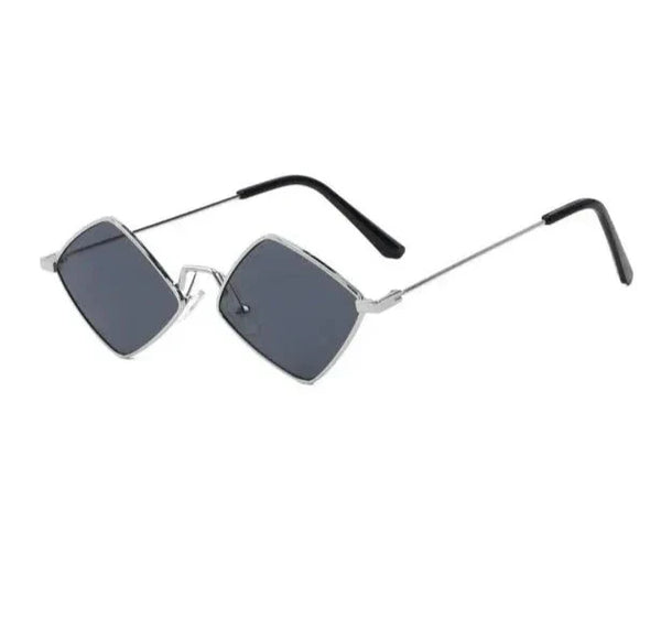 Zwarte hipster zonnebril met onregelmatig polygoon frame, vintage stijl, kleine glazen, retro dames zonnebril, modieuze accessoires.
