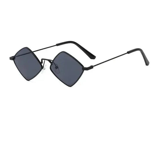 Zwarte hipster zonnebril met onregelmatig vierkant frame, vintage stijl, kleine glazen, retro design voor dames. Perfect voor modieuze looks.