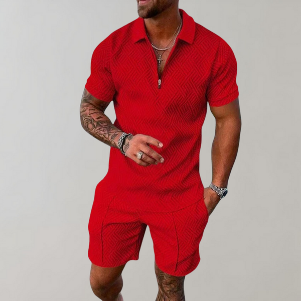 Rode heren zomerset met korte mouwen en korte broek, ideaal voor casual zomeroutfits. Comfortabel en stijlvol, perfect voor warme dagen.