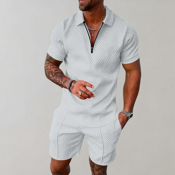 Heren zomerset met korte mouwen en korte broek, lichtgrijs met geometrisch patroon. Perfect voor casual zomeroutfits. Comfortabel en stijlvol.