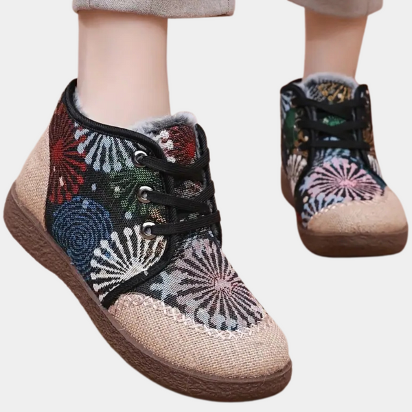 Kleurrijke damessneakers met bloemenpatroon, comfortabele voering en stevige zool. Perfect voor casual outfits en dagelijks gebruik.