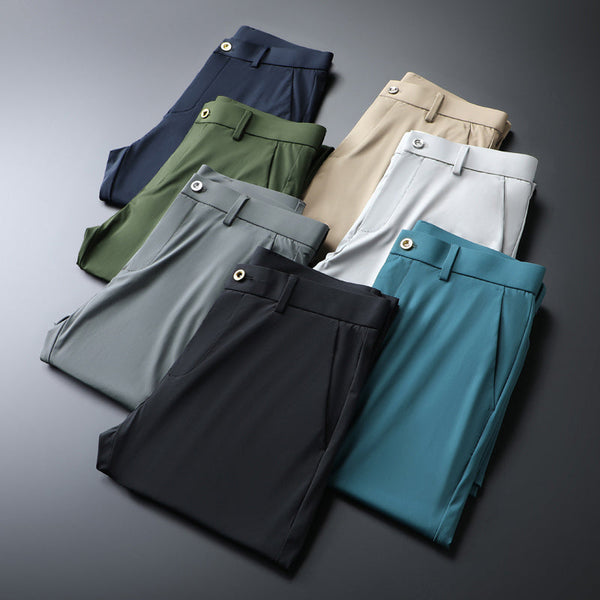 Acht paar heren zomerbroeken in verschillende kleuren, waaronder blauw, groen en beige, gemaakt van dunne, ademende ijszijde stof.
