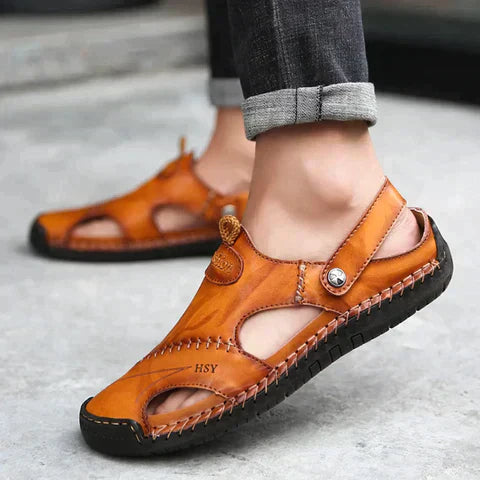 Leren klassieke sandalen voor buiten, bruine kleur, comfortabele pasvorm, casual stijl, ideaal voor zomerse wandelingen en dagelijks gebruik.