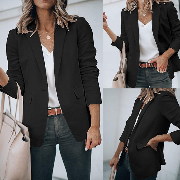 Vrouw in zwarte blazer, witte blouse en jeans, draagt een beige handtas. Stijlvolle damesmode, zakelijke casual outfit, trendy kleding.