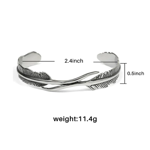 Zilveren armband met veerontwerp, 2.4 inch breed, 0.5 inch hoog, gewicht 11.4g. Modieuze sieradenaccessoire voor dames en heren.