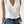 Witte mouwloze V-hals top voor dames, casual zomerstijl, gecombineerd met blauwe jeans. Perfect voor modieuze en comfortabele zomerkleding.