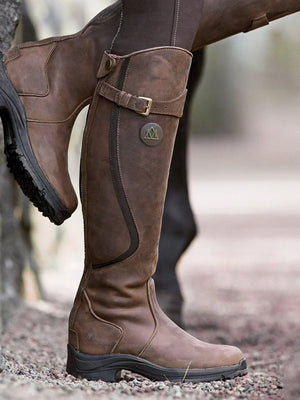 Bruine Mountain Horse Snowy River High Rider laarzen, outdoor lifestyle, duurzaam leer, comfortabele gripzool, ideaal voor paardrijden en wandelen.
