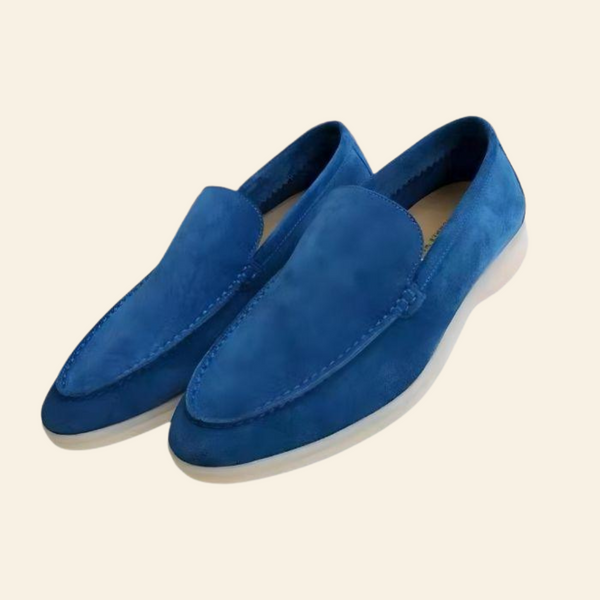 Blauwe suède loafers voor heren met witte zolen, stijlvolle casual schoenen, comfortabele pasvorm, perfect voor dagelijks gebruik en modebewuste mannen.