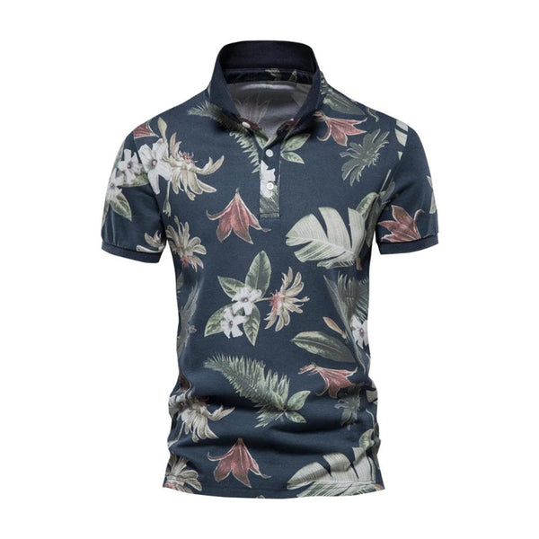 Donkerblauw poloshirt met tropische bloemenprint, korte mouwen en knoopsluiting. Perfect voor casual zomeroutfits en strandmode.