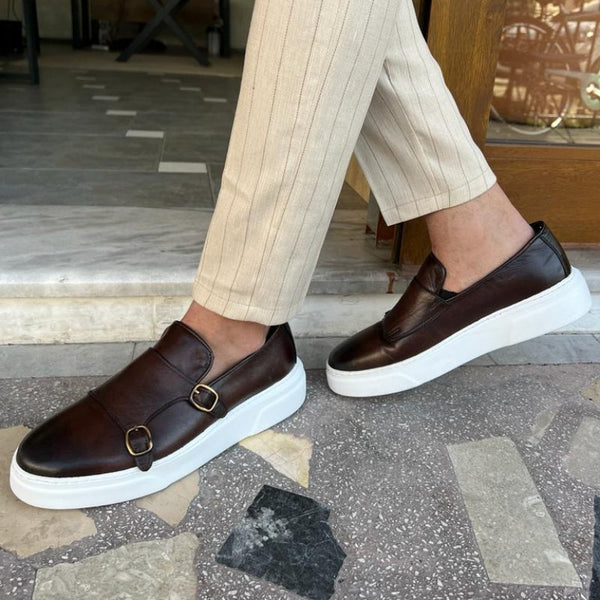 Bruine heren gevulkaniseerde schoenen met dubbele gesp, zwart slip-on design, handgemaakt, stijlvolle casual schoenen voor mannen, comfortabele pasvorm.