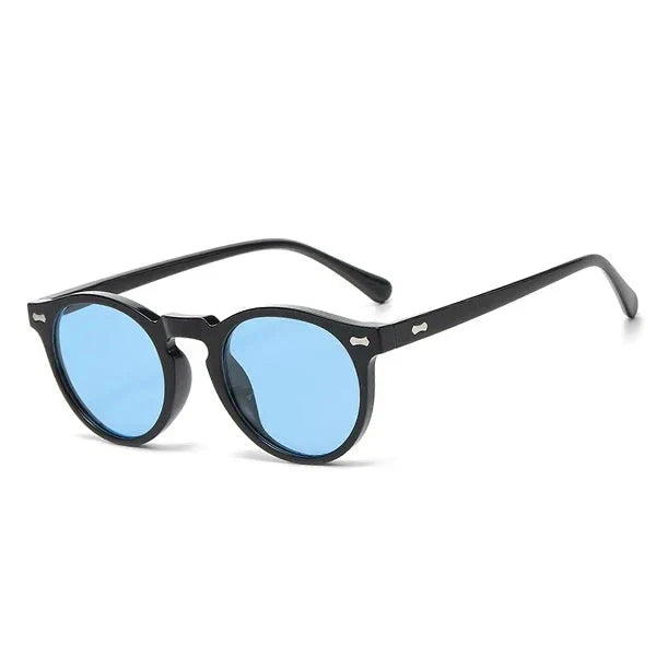 Zwarte unisex zonnebril met blauwe gepolariseerde lenzen, UV400 bescherming. Trendy vintage design voor mannen en vrouwen. Perfect voor autorijden.