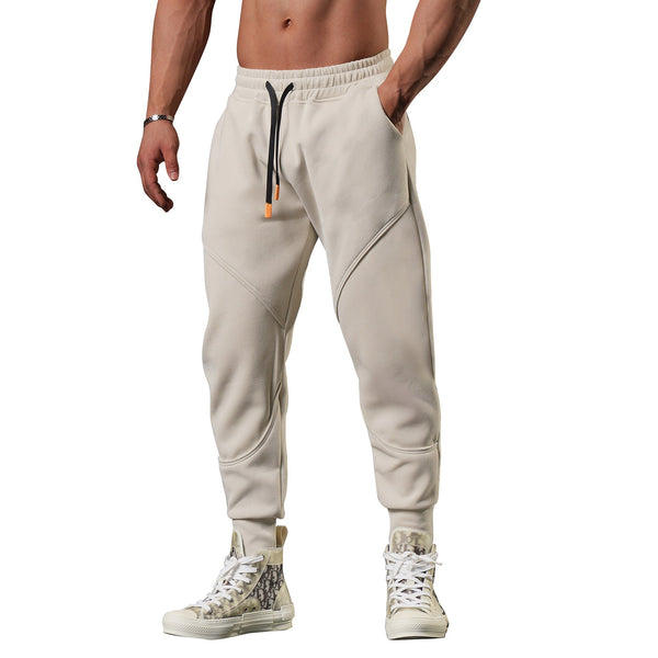 Beige joggingbroek voor heren, sportief design, elastische tailleband, trekkoord, comfortabele pasvorm, casual streetwear, mode sneakers.