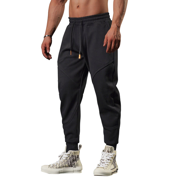 Zwarte joggingbroek voor heren, sportief design, elastische tailleband, comfortabele pasvorm, ideaal voor fitness en casual wear.