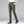 Groene herenbroek, slank fit, gedragen met zwarte leren schoenen en wit overhemd. Stijlvolle zakelijke kleding voor mannen.