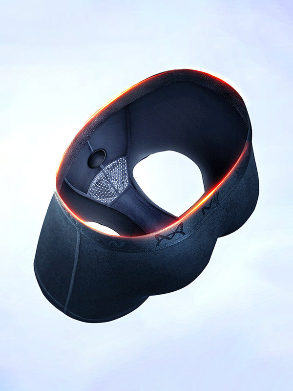 Zwarte ergonomische fietsbroek met ademend materiaal en oranje accenten, ontworpen voor comfort en prestaties tijdens lange fietstochten.