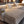Luxe beige pluchen bankhoes met gewatteerd patroon, perfect voor woonkamerinrichting. Zachte, comfortabele stof, ideaal voor bescherming en stijl.