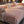 Roze pluchen bankhoes op grote hoekbank met kussens, luxe en comfortabel interieur, woonkamer decoratie, zachte textuur, modern design.