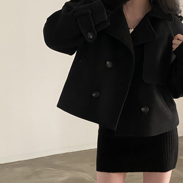Zwarte wollen jas damesmode, stijlvolle winterkleding, dubbele rij knopen, trendy en elegant ontwerp, geschikt voor koude seizoenen.