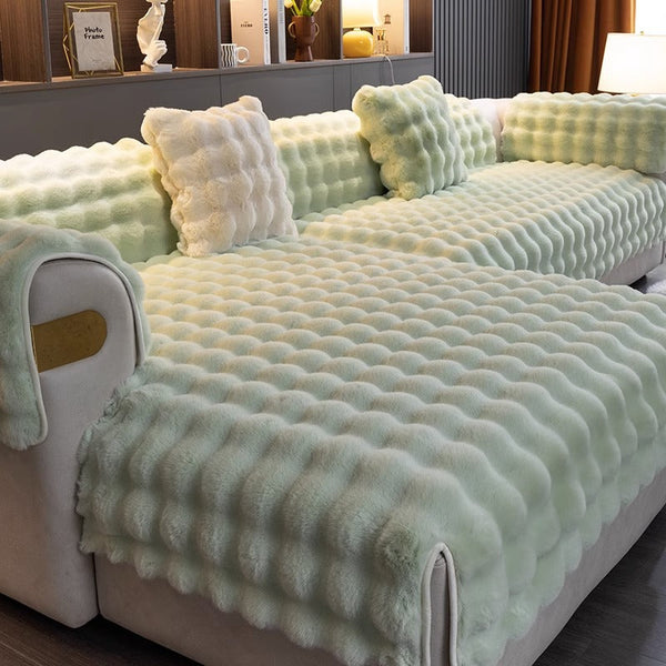 Luxe mintgroene pluchen bankhoes met kussens, perfect voor woonkamerinrichting. Zachte, comfortabele stof, ideaal voor moderne interieurs.