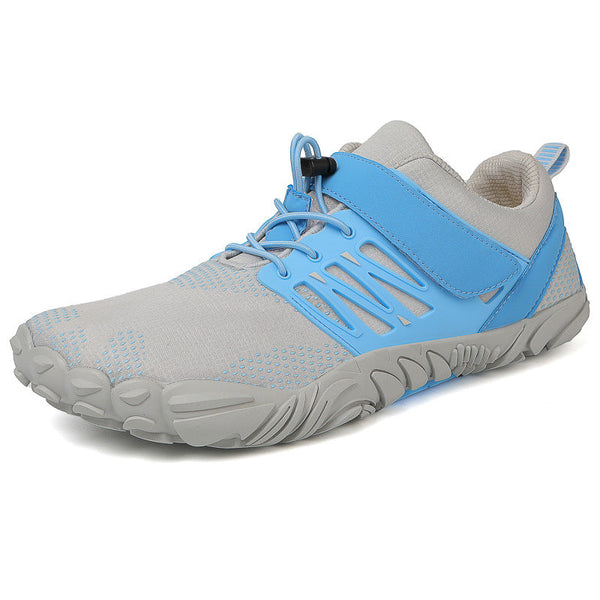Grijze en blauwe sportschoen met rubberen zool, ademend mesh bovenwerk en elastische vetersluiting, ideaal voor hardlopen en fitness.