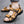 Bruine leren sandalen voor heren met verstelbare klittenbandsluiting en stevige zwarte rubberen zool, ideaal voor wandelen en outdoor activiteiten.