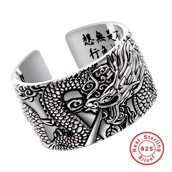 Zilveren ring met drakenmotief, gemaakt van echt sterling zilver 925, met gegraveerde Chinese karakters aan de binnenkant.