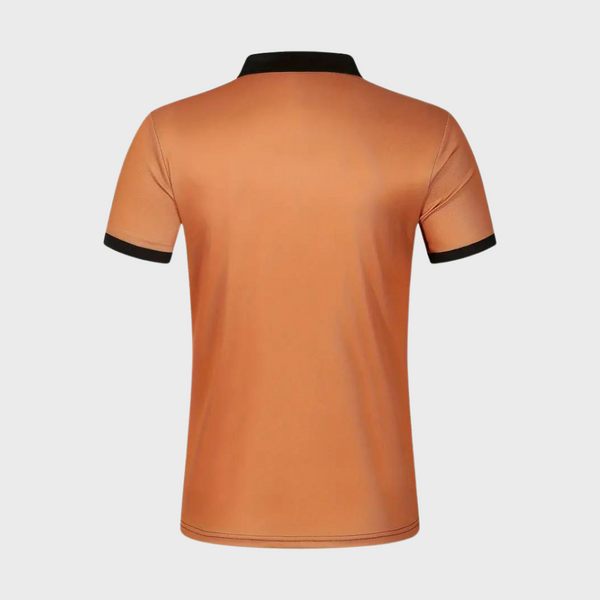 Oranje herenpoloshirt met zwarte kraag en mouwboorden, gestreept patroon, casual en stijlvol, perfect voor zomerse mode en sportieve looks.