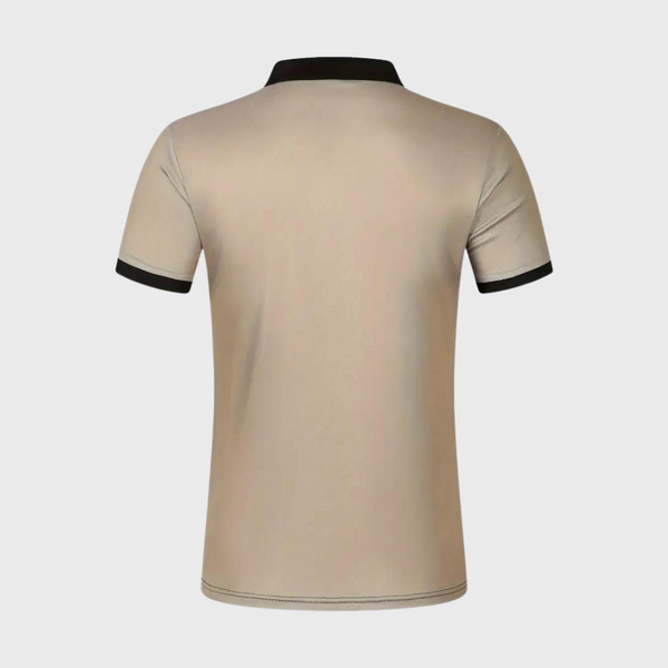 Beige herenpoloshirt met zwarte kraag en mouwboorden, gestreept ontwerp, korte mouwen. Stijlvol en modern, ideaal voor casual en zakelijke gelegenheden.