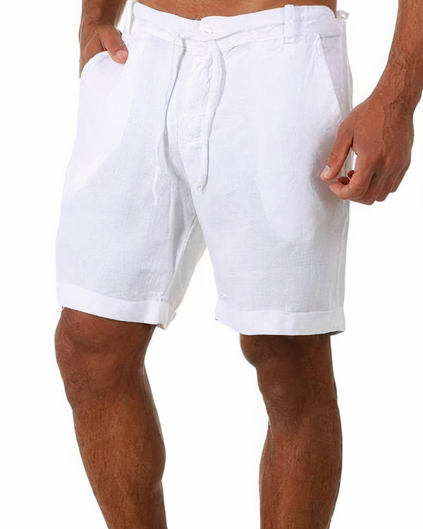 Witte linnen korte broek voor heren, casual zomerstijl, met trekkoord en opgerolde zoom. Perfect voor strand- en zomermode.