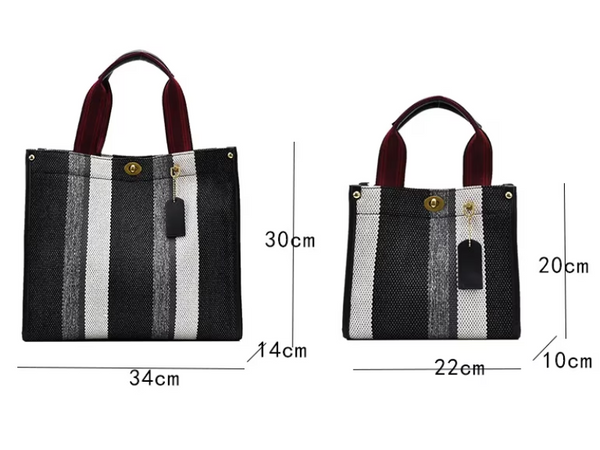 Twee gestreepte handtassen met rode handvatten, zwart-wit design, afmetingen 34x30x14 cm en 22x20x10 cm, stijlvolle damesaccessoires.