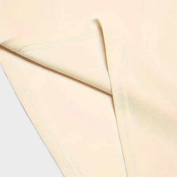 Beige heren poloshirt stofdetail, hoogwaardige katoenen textuur, Raf collectie. Perfect voor casual en formele gelegenheden. Comfortabel en stijlvol.