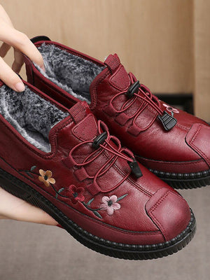 Rode dames winterlaarzen met bloemenborduursel, warme voering en antislipzool. Perfect voor koude dagen. Comfortabele en stijlvolle schoenen.